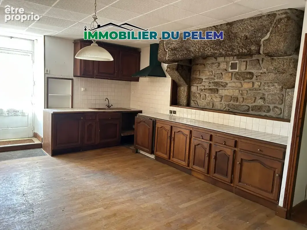 Maison de ville 180 m2   possibilité 2 logements   fort potentiel - St Nicolas du Pélem - Centre Bretagne - photo 2