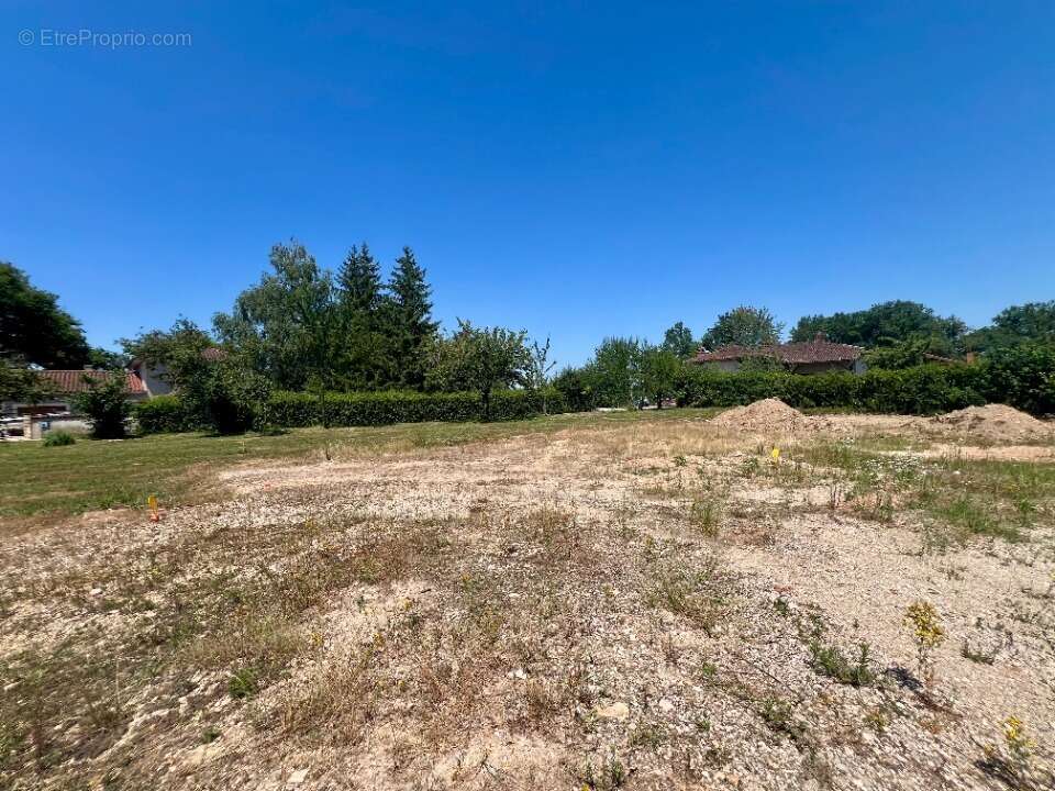 Terrain à SANDRANS