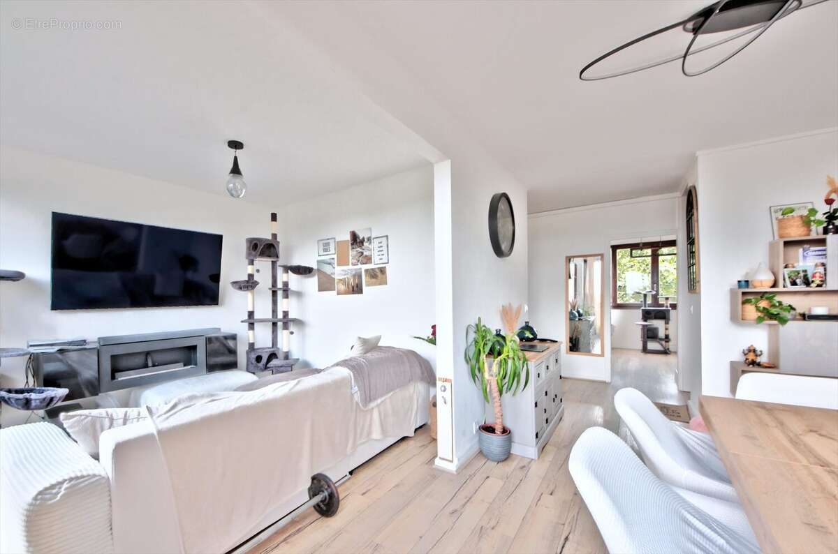 Appartement à FONTENAY-LE-FLEURY