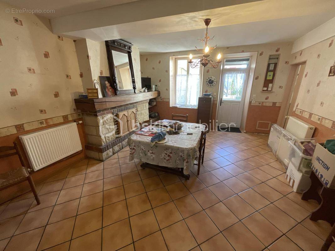 Maison à VILLENEUVE-L'ARCHEVEQUE