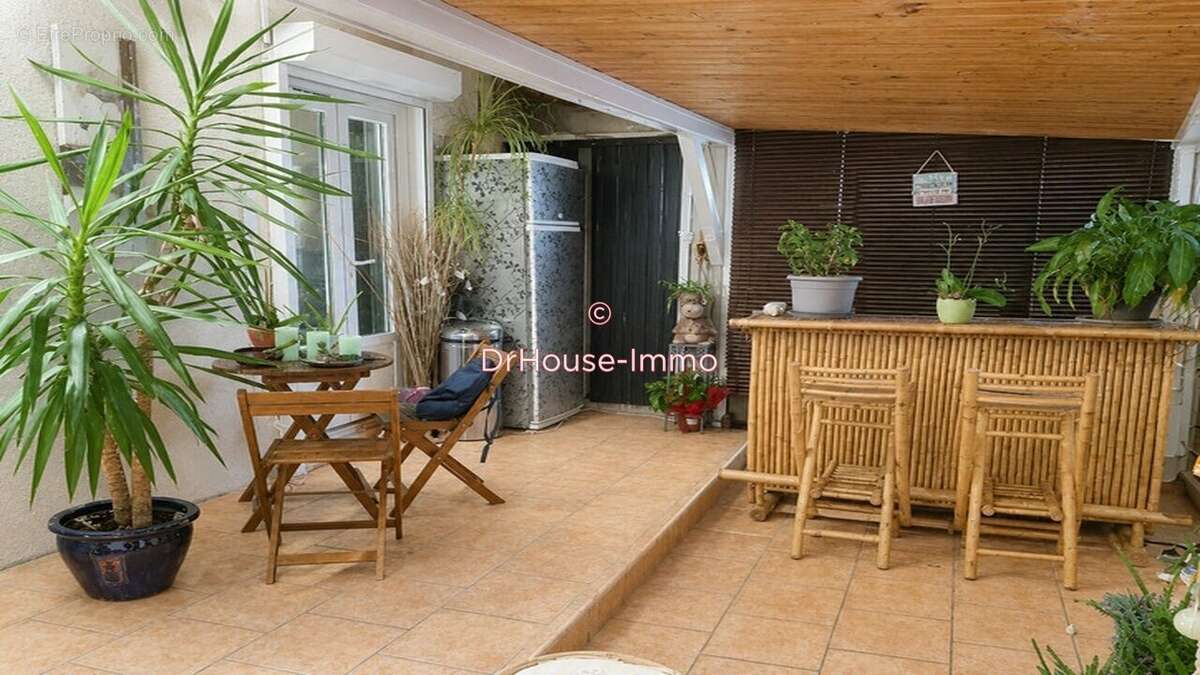 Maison à COURS-DE-PILE