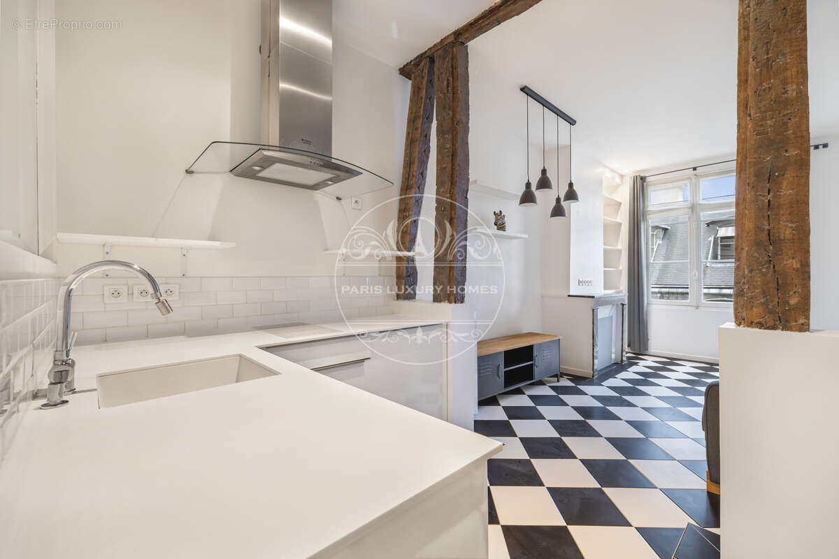 Appartement à PARIS-1E