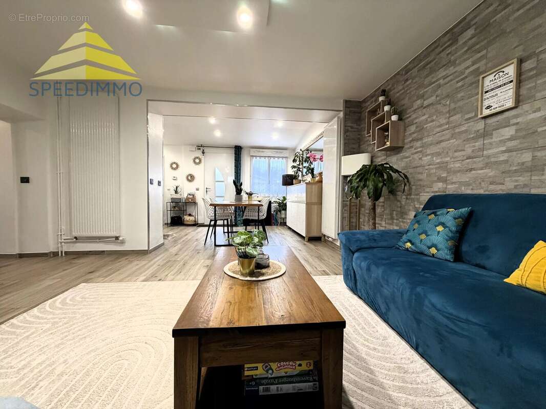 Maison à VILLECRESNES