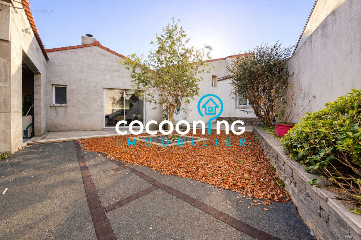 Maison à MONNIERES