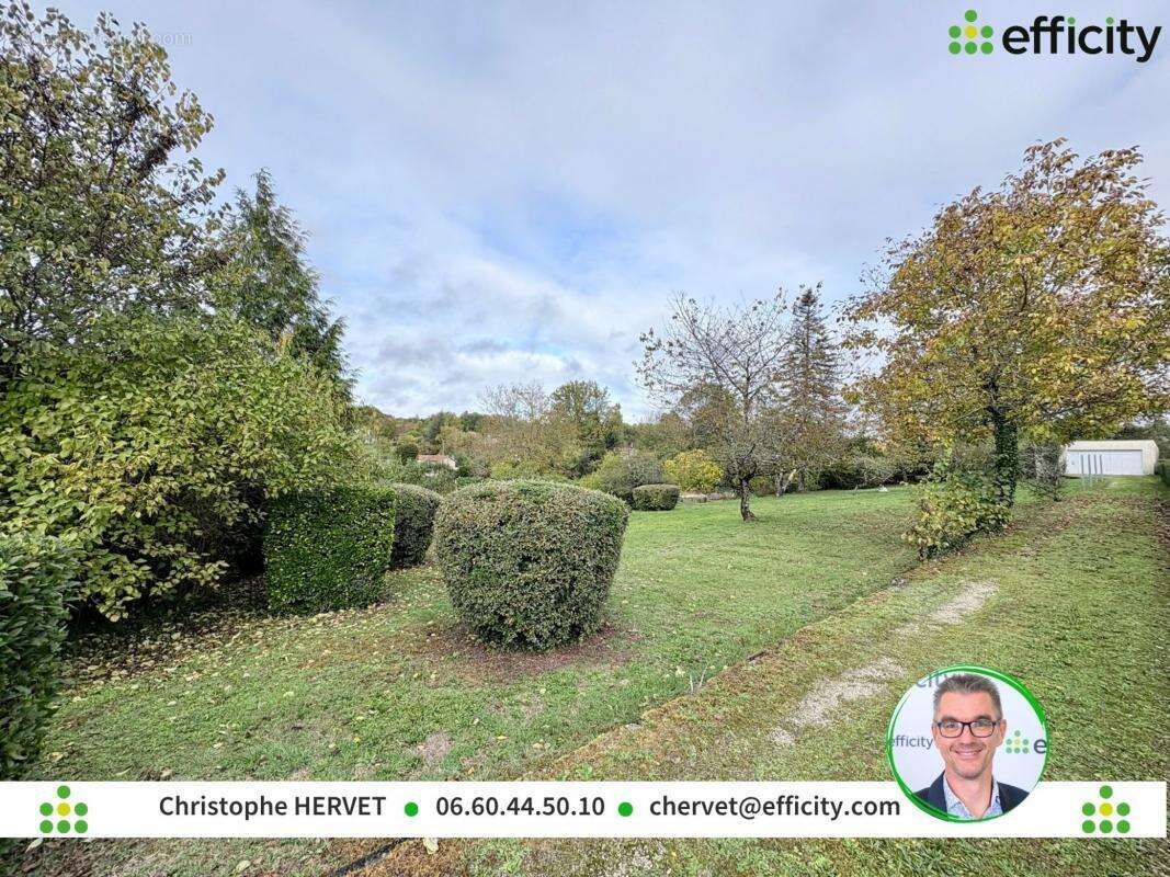 Terrain à MOUTHIERS-SUR-BOEME