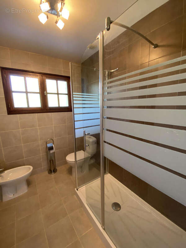 sdb etage - Maison à SAINT-ROMAIN