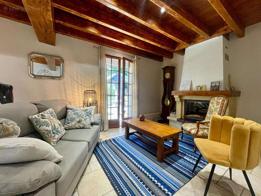 Maison à VEZENOBRES