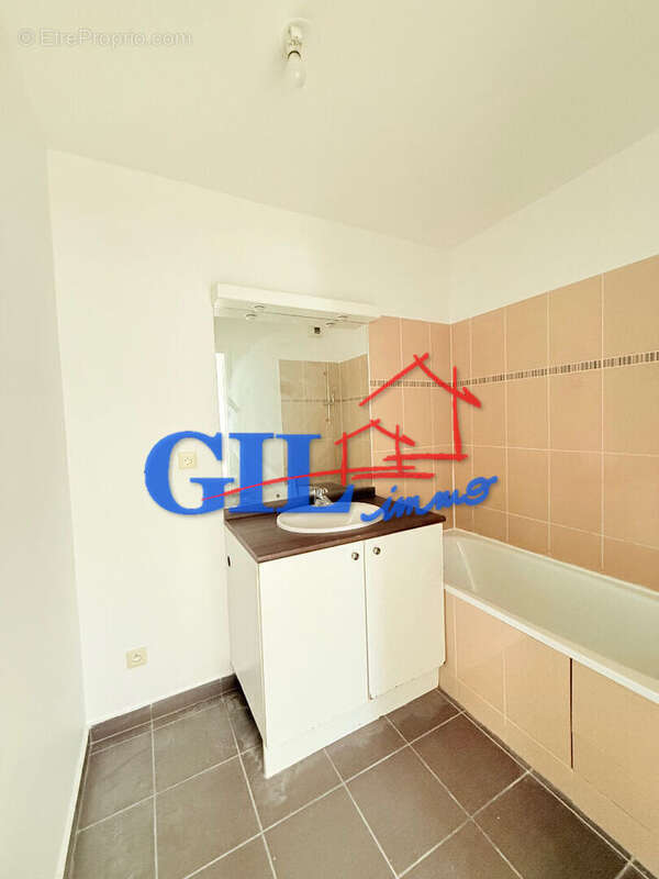 Appartement à SAVIGNY-LE-TEMPLE