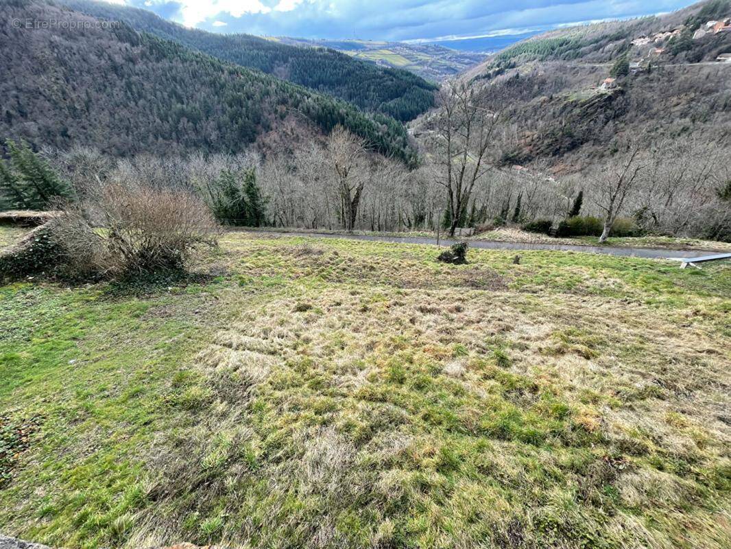 Terrain à SAINT-ETIENNE