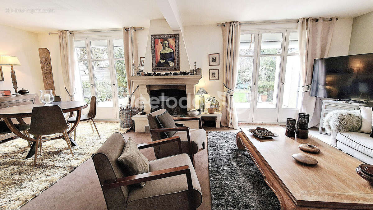 Maison à VOISINS-LE-BRETONNEUX