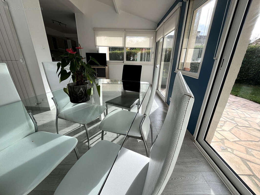 Maison à VOISINS-LE-BRETONNEUX