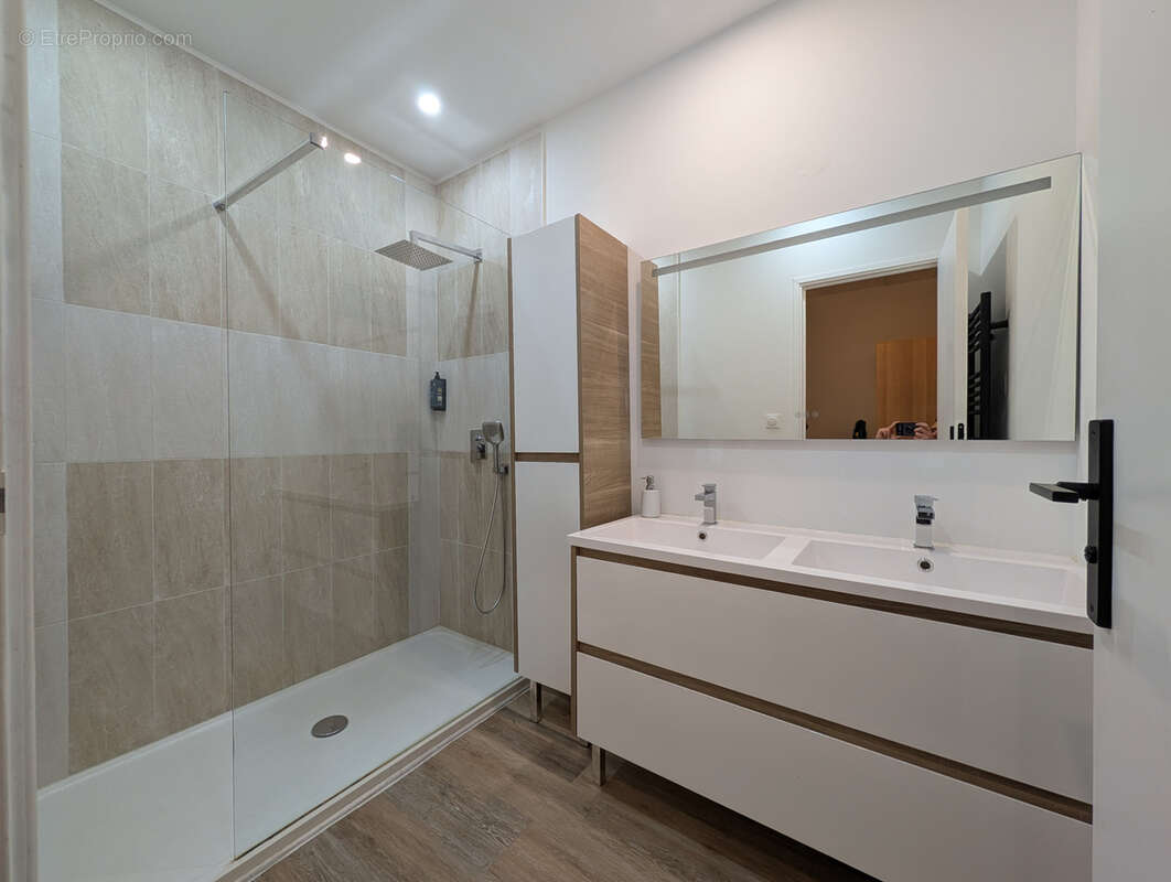 Commerce à MARSEILLE-1E