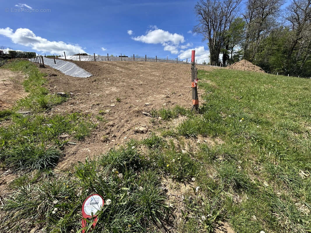 Terrain à SEILHAC