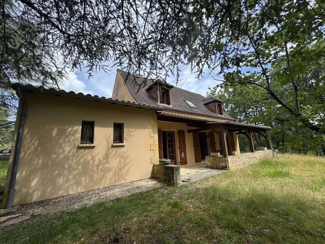 Maison indépendante au calme avec terrain boisé proche commerces - photo 3