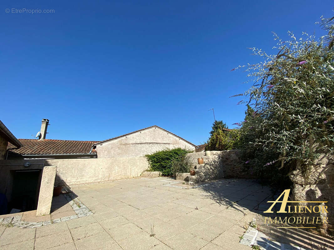 Maison à SAVIGNAC-DE-NONTRON