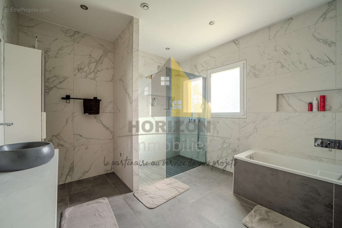 Maison à RUFFEY-SUR-SEILLE