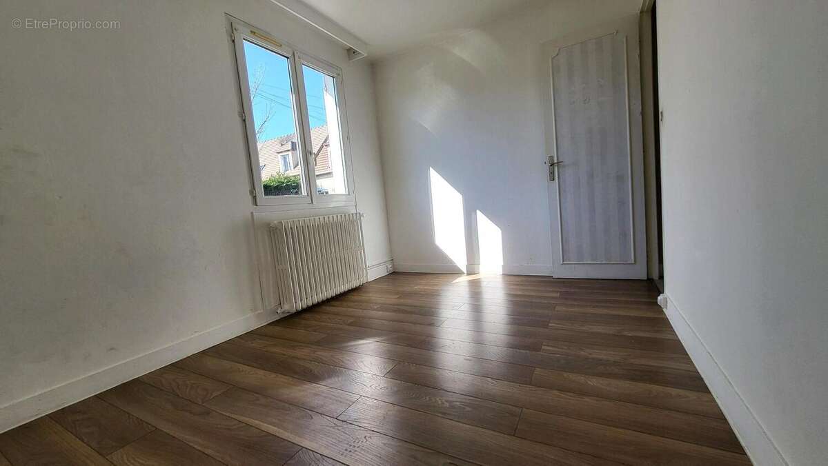 Maison à LES CLAYES-SOUS-BOIS