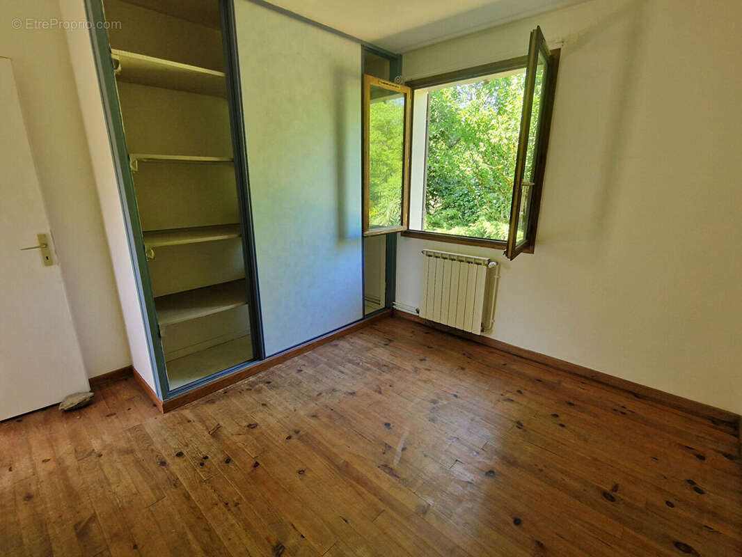Maison de plain pied avec jardin, piscine et garage - photo 6