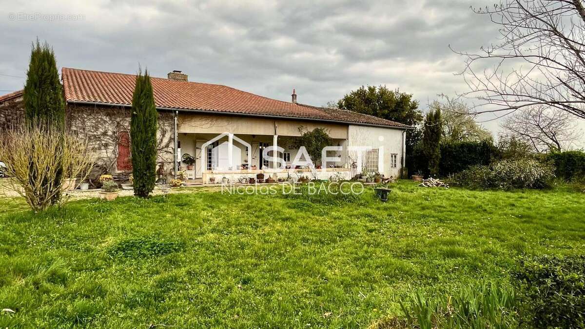 Maison 220 m² à Puch-D'agenais  - photo 2