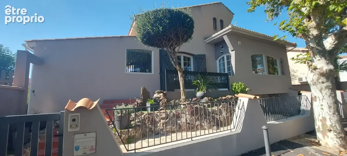 AGDE - Belle maison familiale de 148m² environ sur une parcelle de 862m² avec piscine, forage et dépendance - photo 3