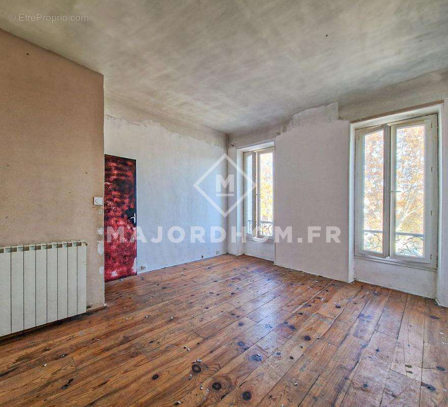 Appartement à MARSEILLE-4E
