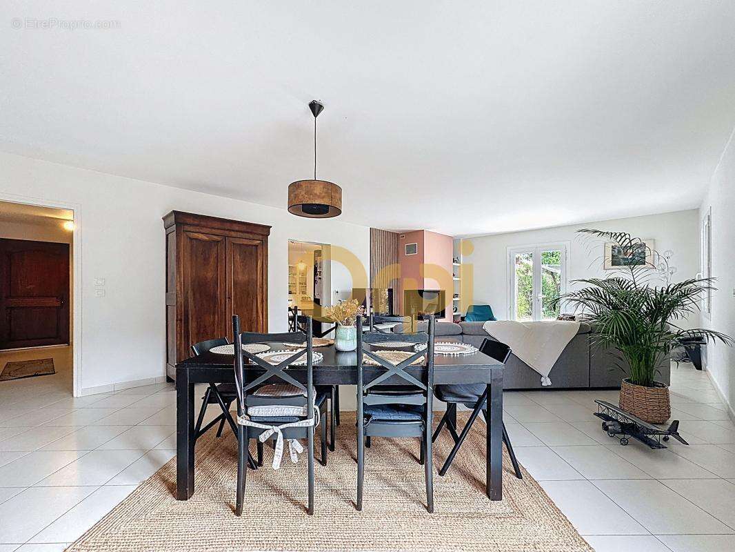 Maison à ROQUEBRUNE-SUR-ARGENS