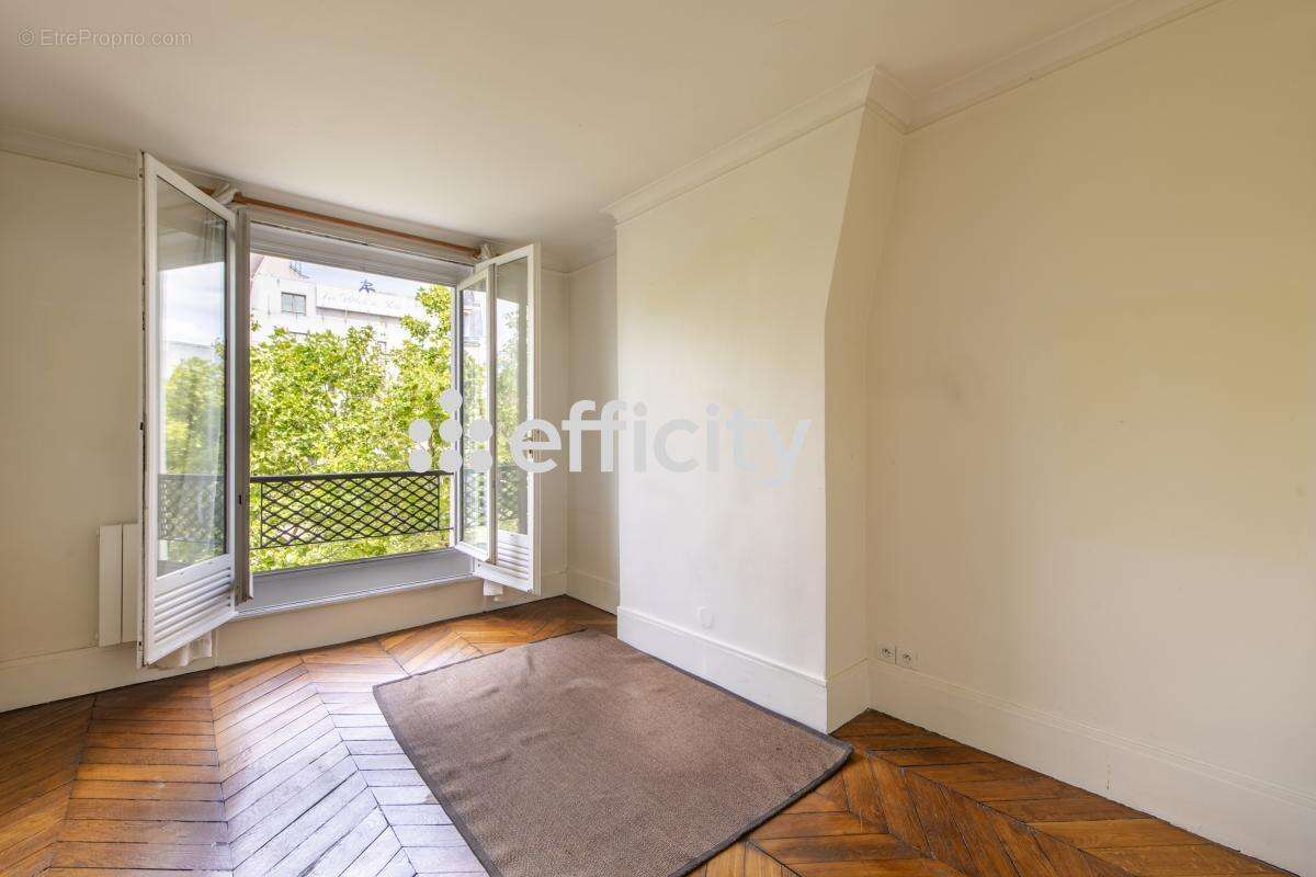 Appartement à PARIS-14E
