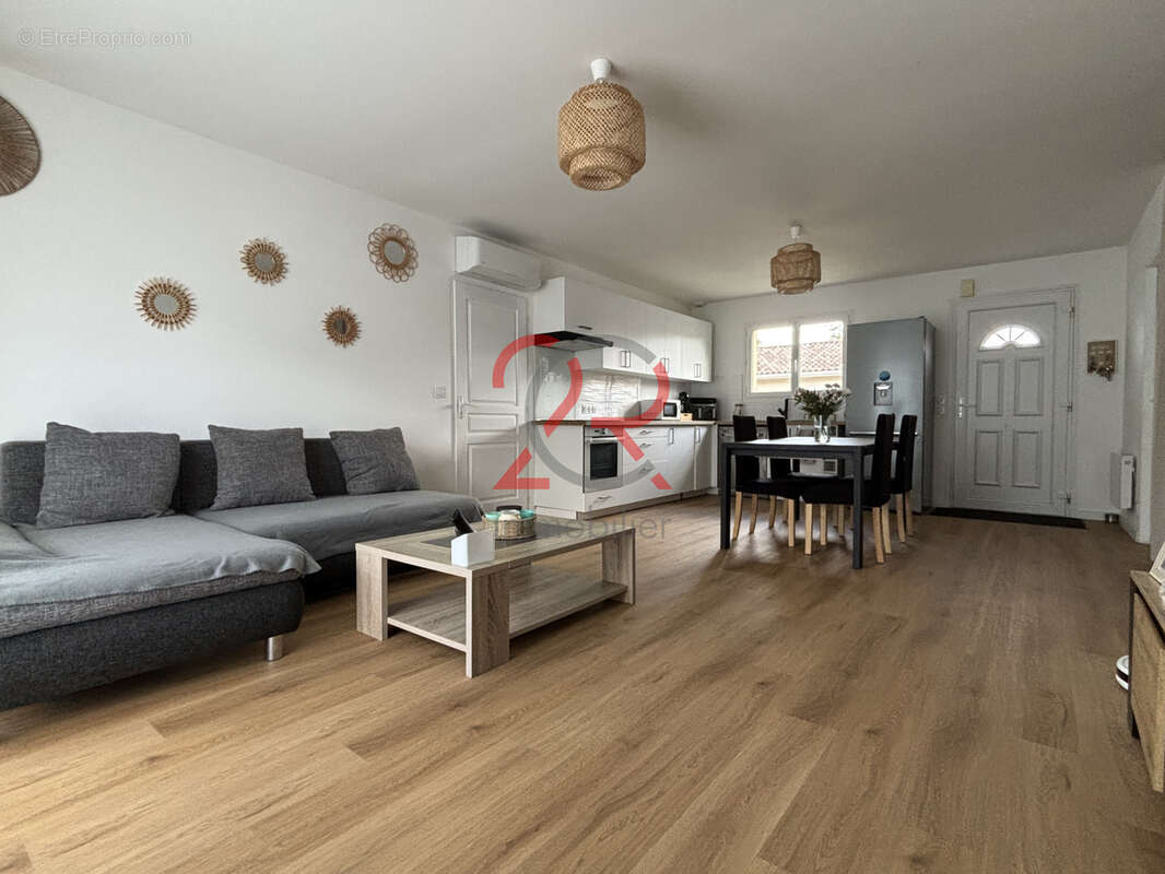 Découvrez votre futur chez vous à Saint-Yzan-De-Soudiac : - photo 2
