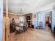 Appartement à PARIS-8E