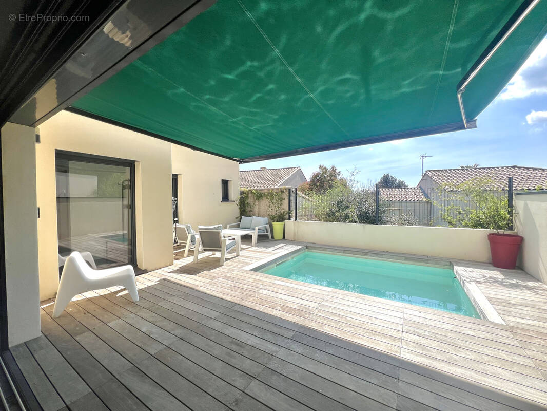 Maison à GALLARGUES-LE-MONTUEUX