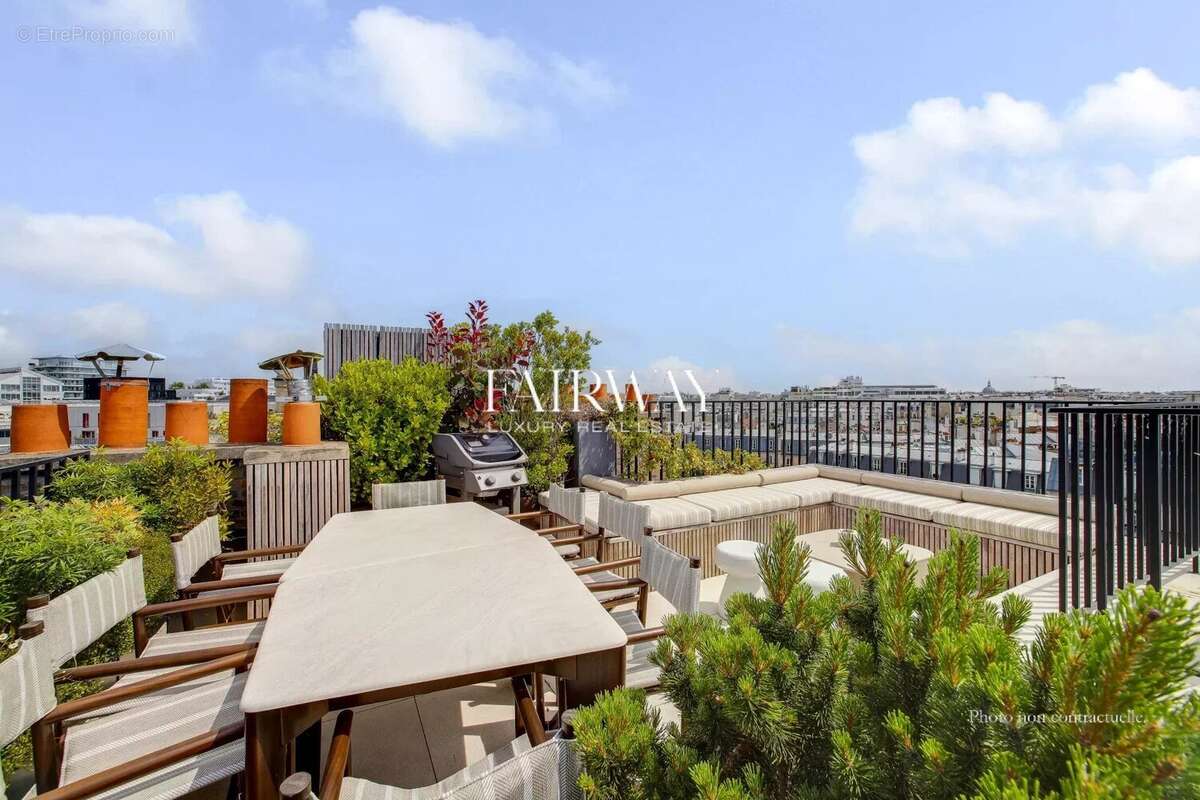 Appartement à PARIS-8E