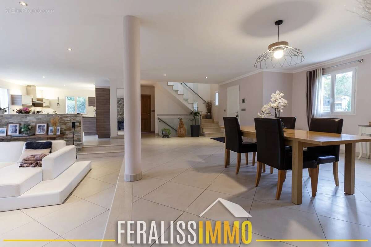 Maison à VAUX-SUR-SEINE