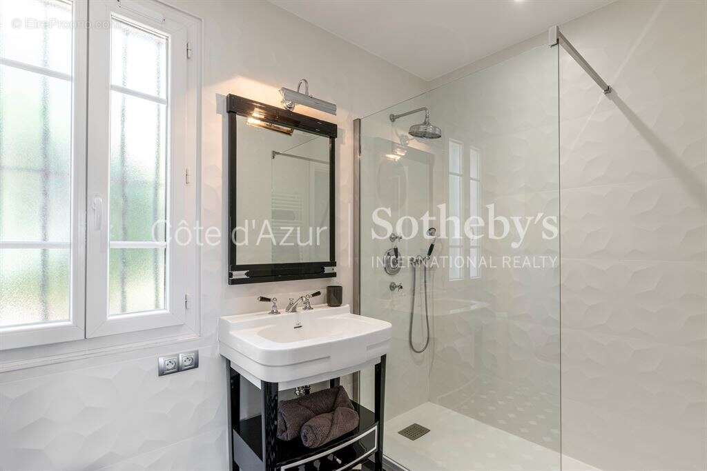 Nice Mont Boron, appartement rénové 61 m² avec vue mer face à Saint-Jean-Cap-Ferrat - photo 10