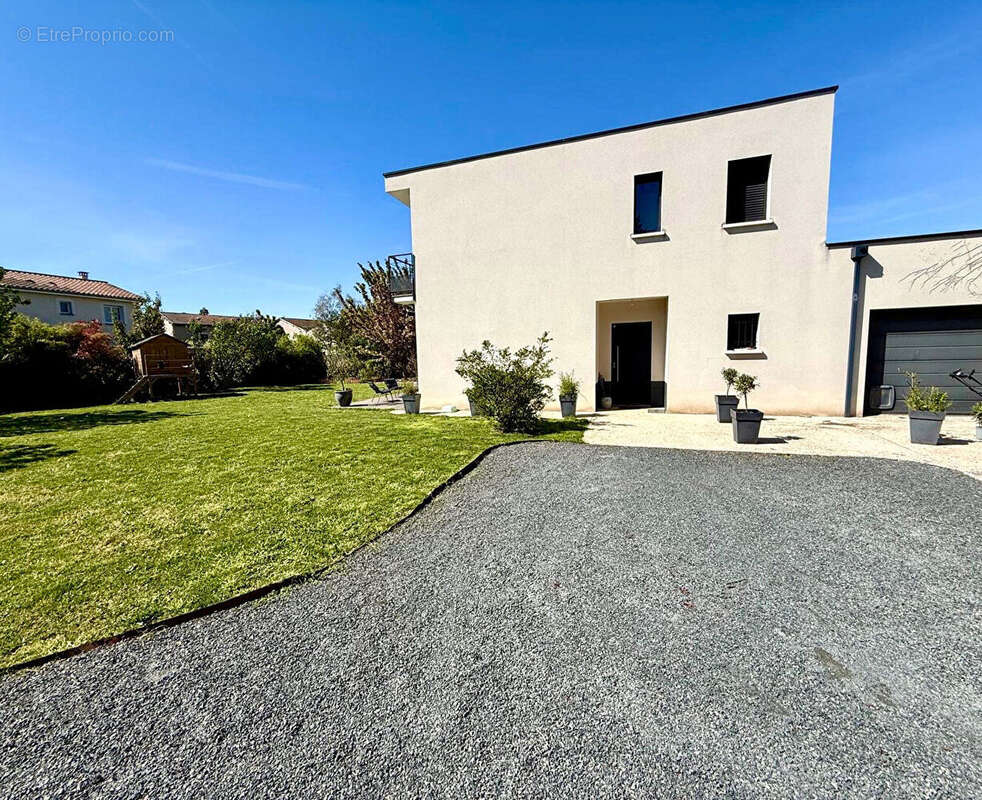 Maison à SATHONAY-VILLAGE