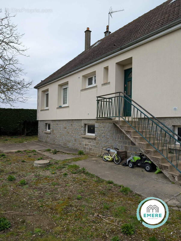 Maison à SAINT-HILAIRE-DU-HARCOUET