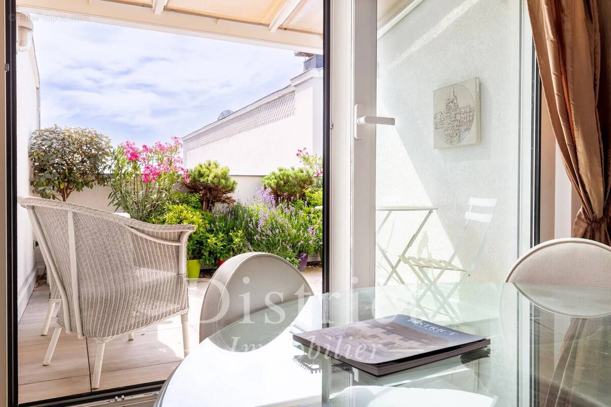 Appartement à PARIS-8E