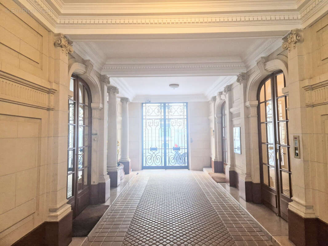 Appartement à PARIS-17E