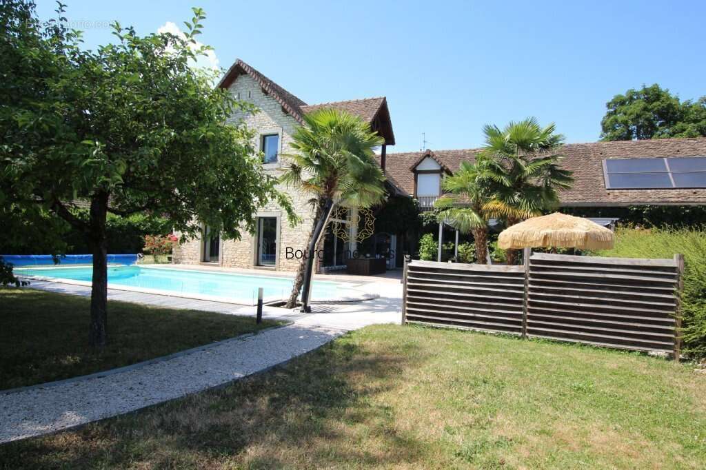 Belle propriete de caractere de 293 m² avec piscine et terrain de 1510 m² - photo 19