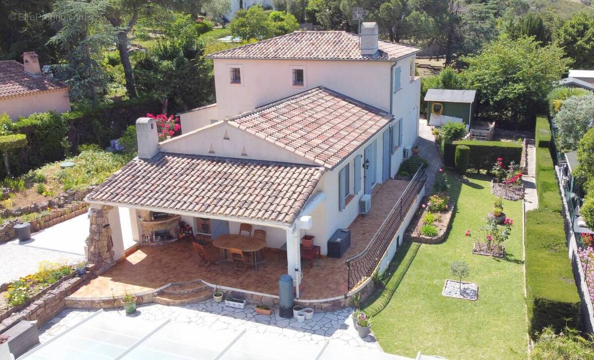 Autre à ROQUEBRUNE-SUR-ARGENS