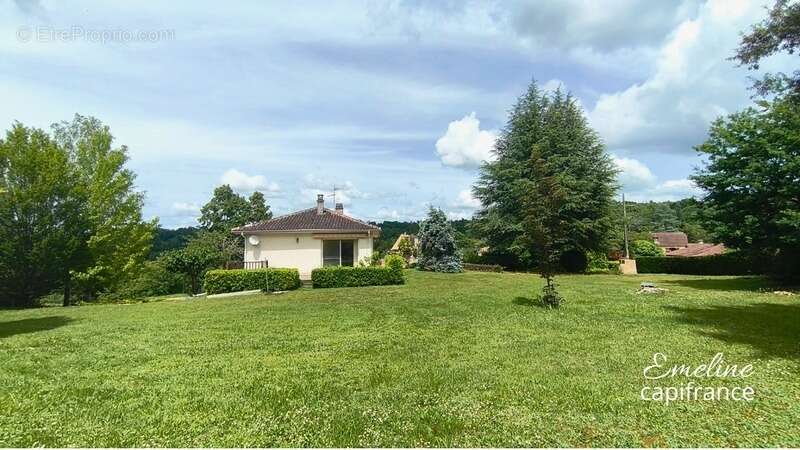 Maison de plain-pied à Sarlat-la-Canéda avec beau jardin et vue dégagée - photo 2