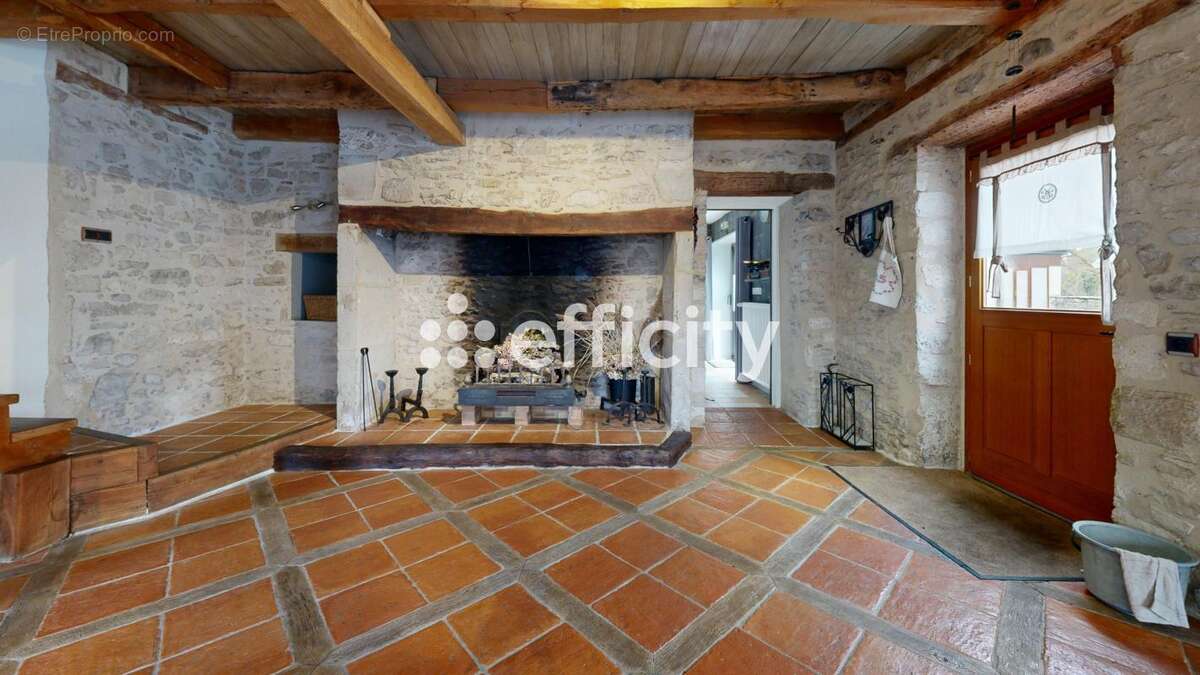 Maison à CONDAT-SUR-VEZERE