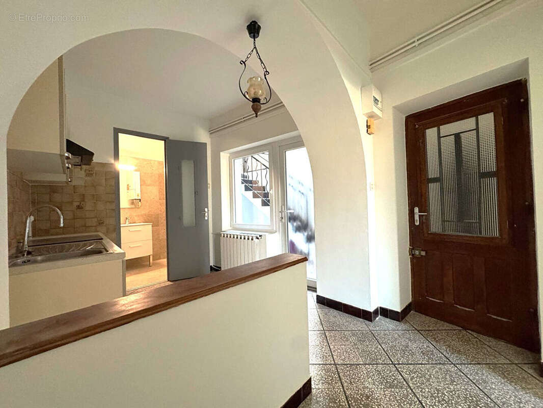 Immeuble Bagnols sur Cèze - 9 pièces - 178 m² - photo 11