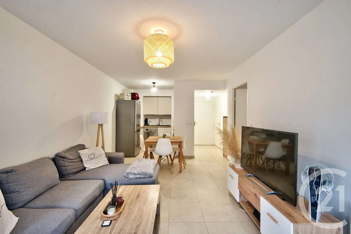 Appartement à SAINT-LAURENT-DU-VAR