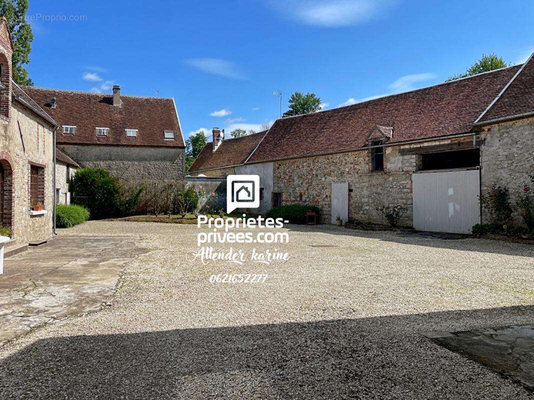 Maison à VILLENEUVE-L&#039;ARCHEVEQUE