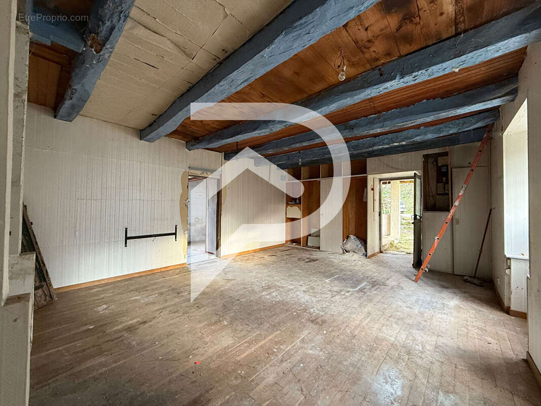 Maison à CENEVIERES