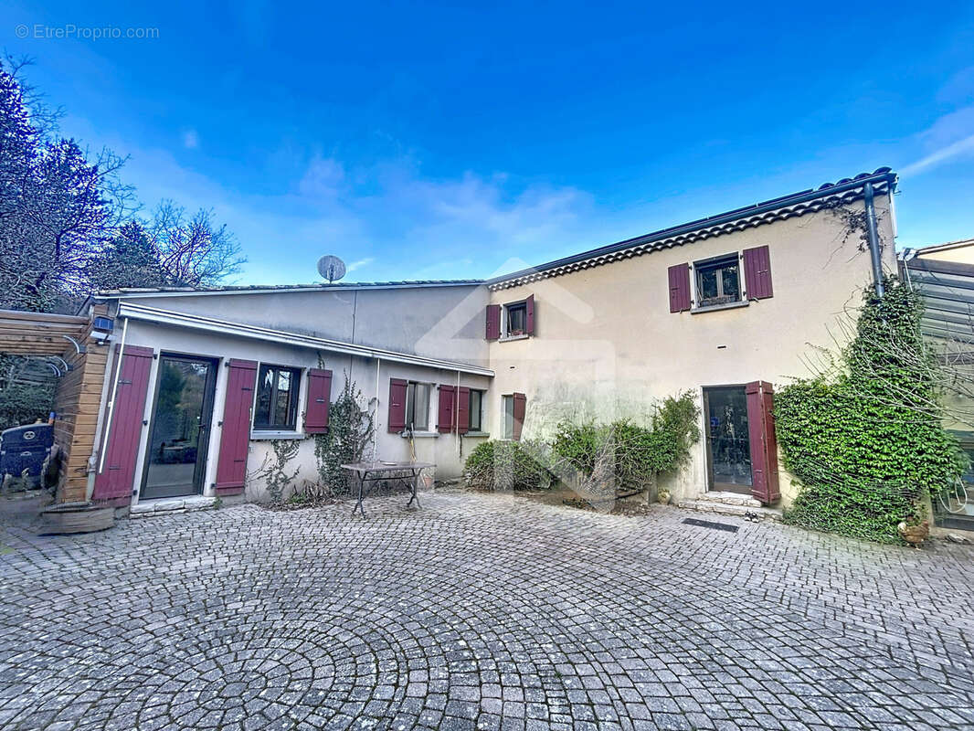 Maison à AOUSTE-SUR-SYE