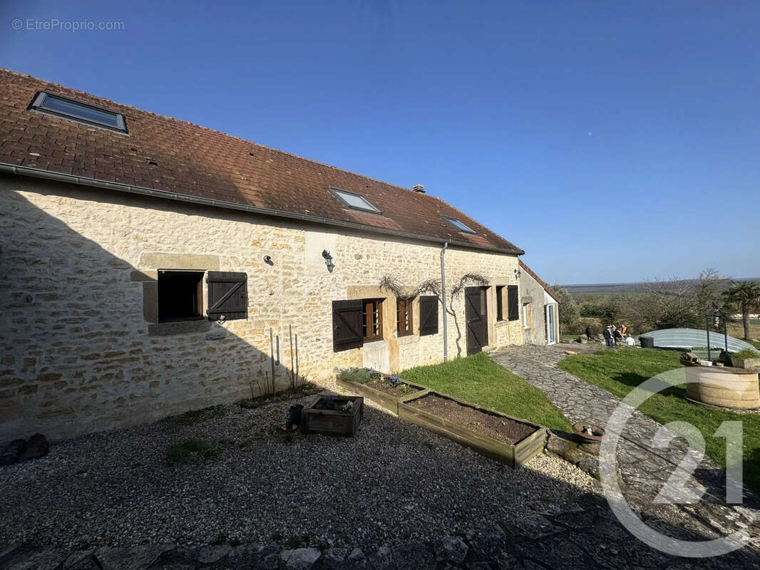 Maison à SAINT-PIERRE-DU-MONT