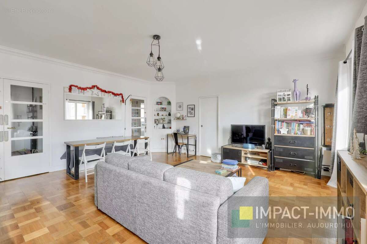Appartement à COURBEVOIE