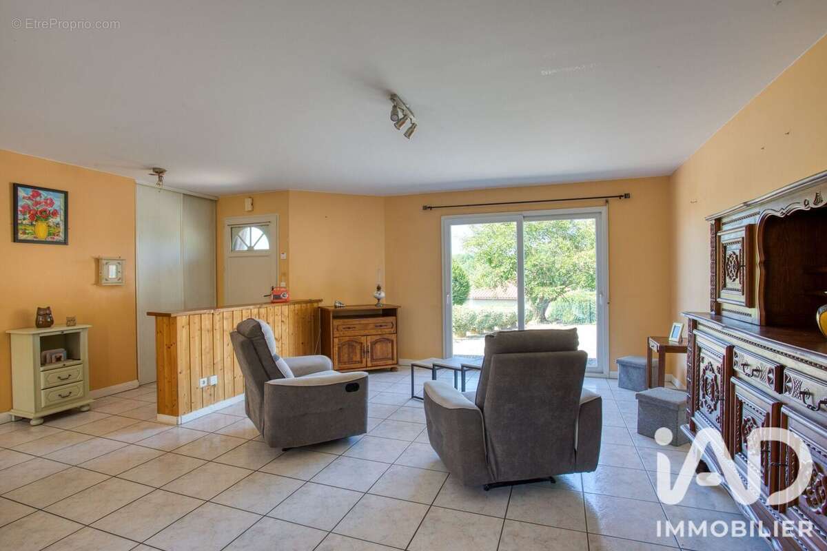 Maison 95 m² à Vitrac  - photo 5
