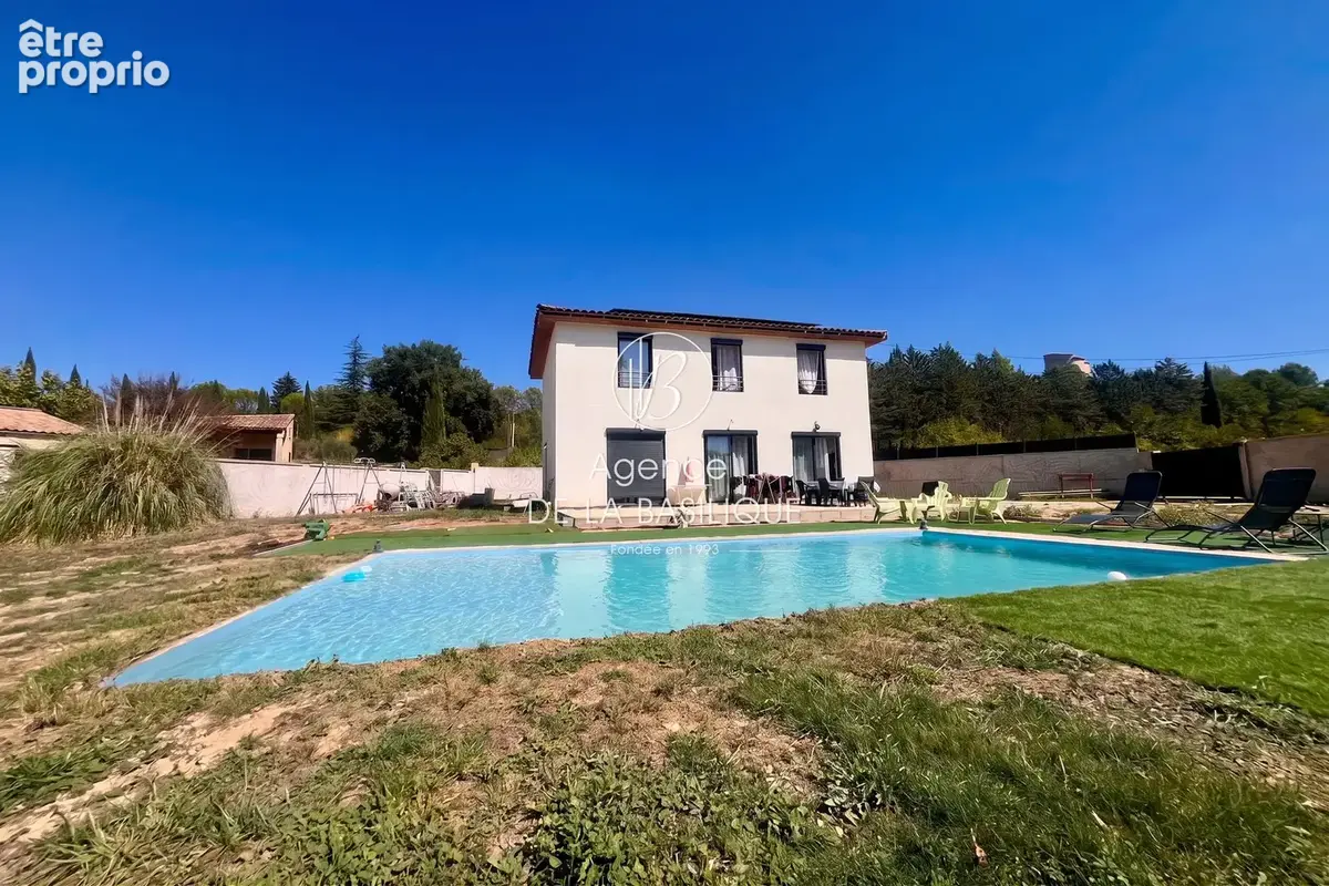 Photo Maison à Brue-Auriac au prix de 465 000€